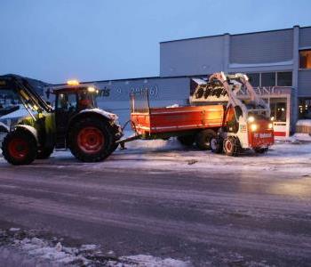 Bortkjøring av snø fra Europris Vikersund